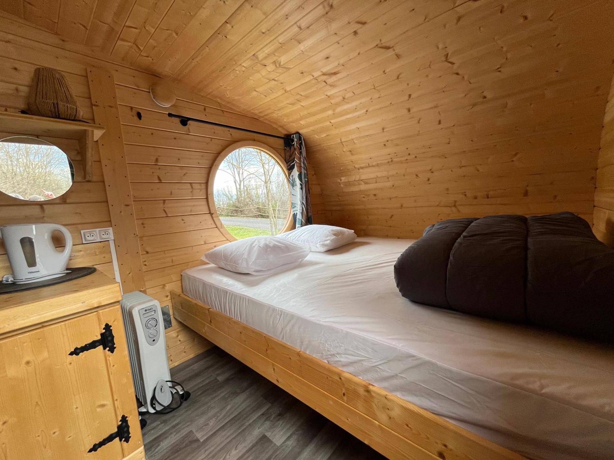 Camping De La Bageasse Бриуд Экстерьер фото